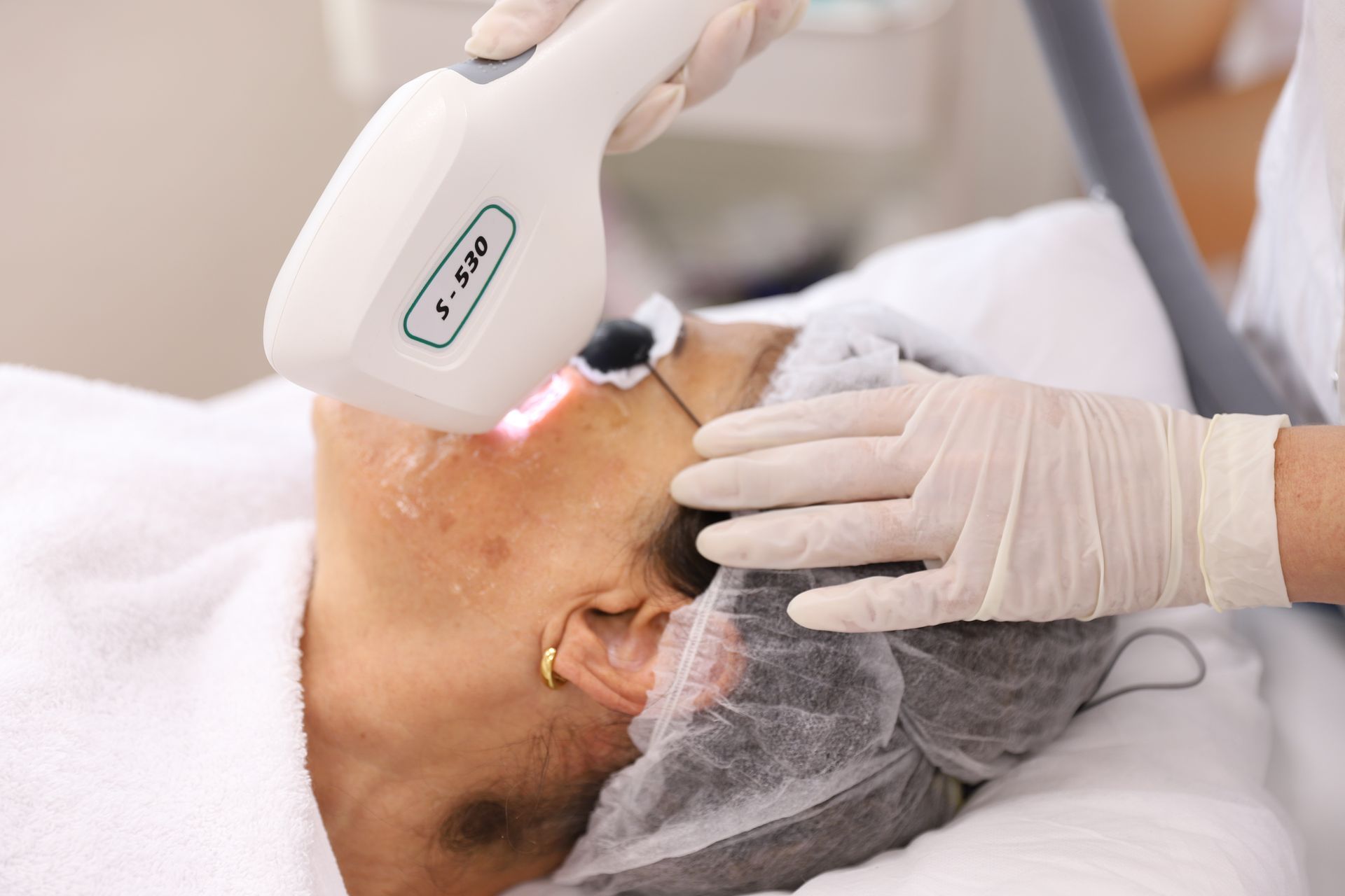 HydraJet LED gezichtsbehandeling