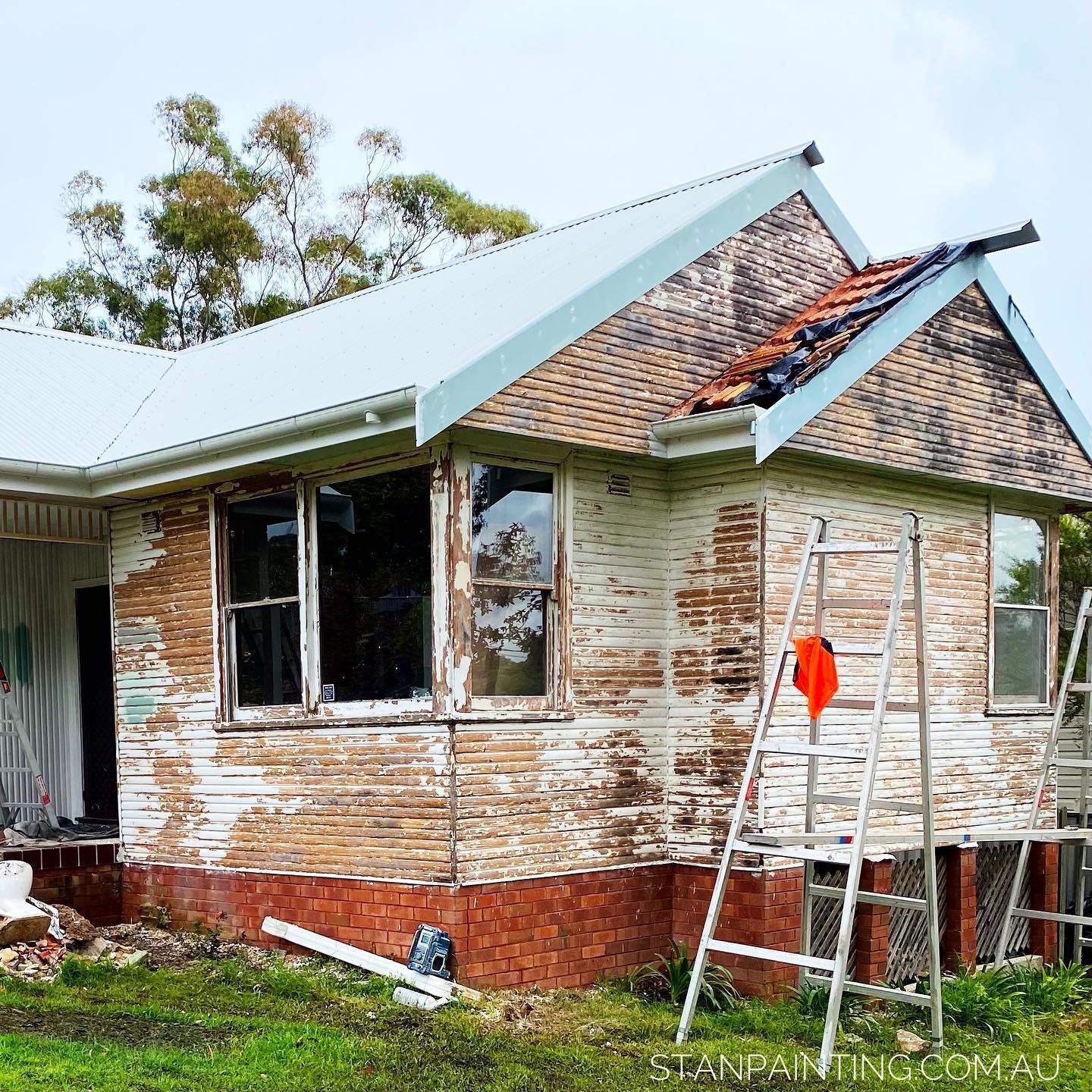 House Exterior During Renovation — Stan Painting Services In Thornton, NSW
