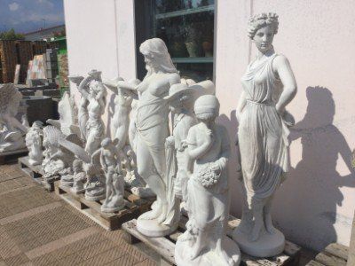 Le statue da giardino in pietra