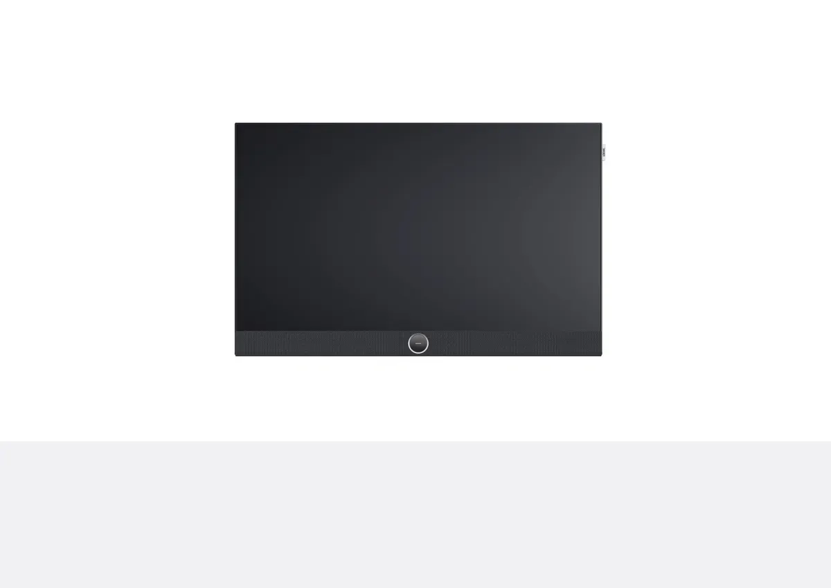 Loewe Callas Fernseher mit leuchtend rot-orangefarbenem abstraktem Display auf einem geschwungenen Standfuß, 32-Zoll-Bildschirm