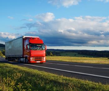 tir in viaggio per la consegna di merci