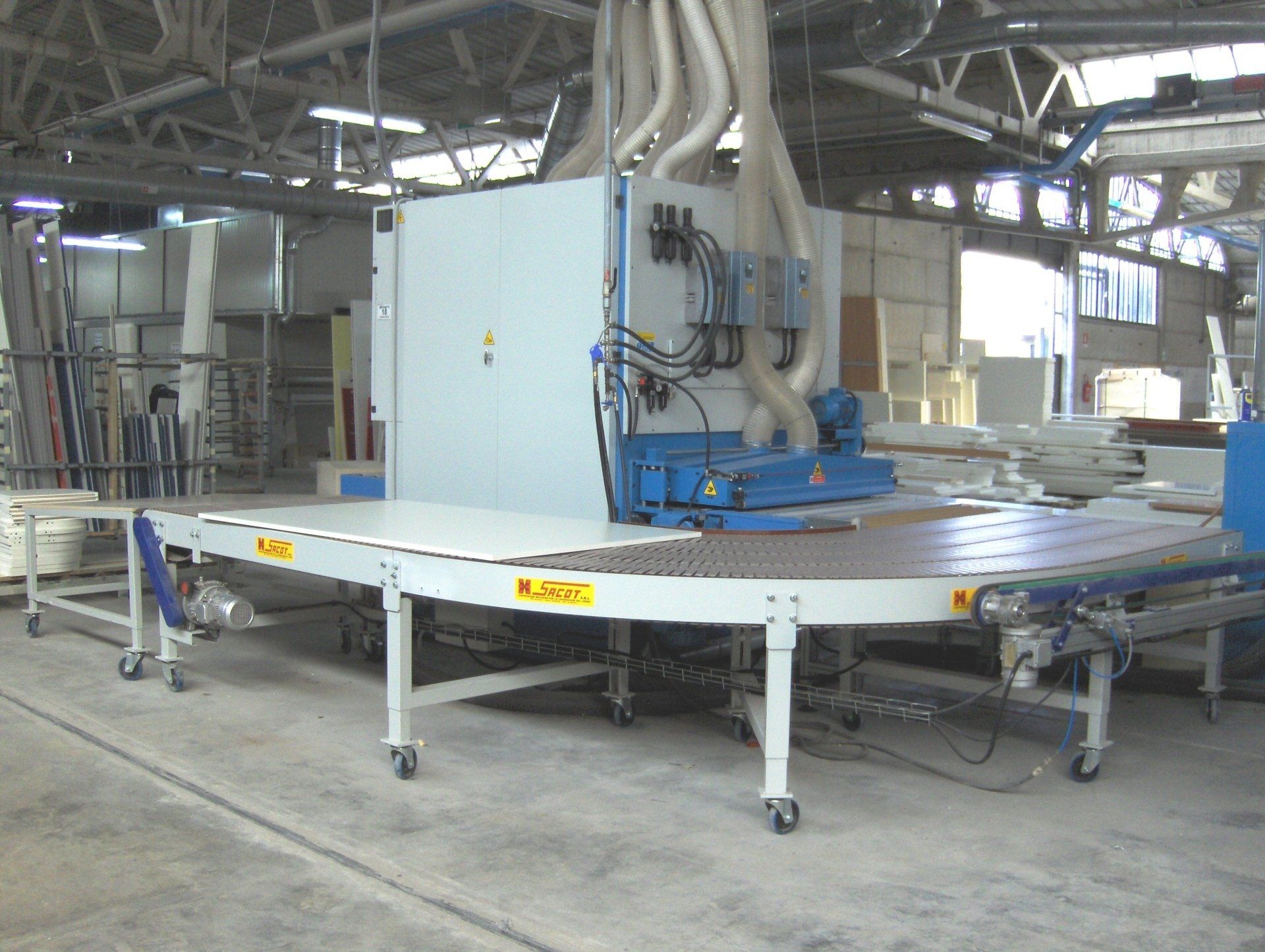 Transfer a 90° di ritorno pezzi all'operatore