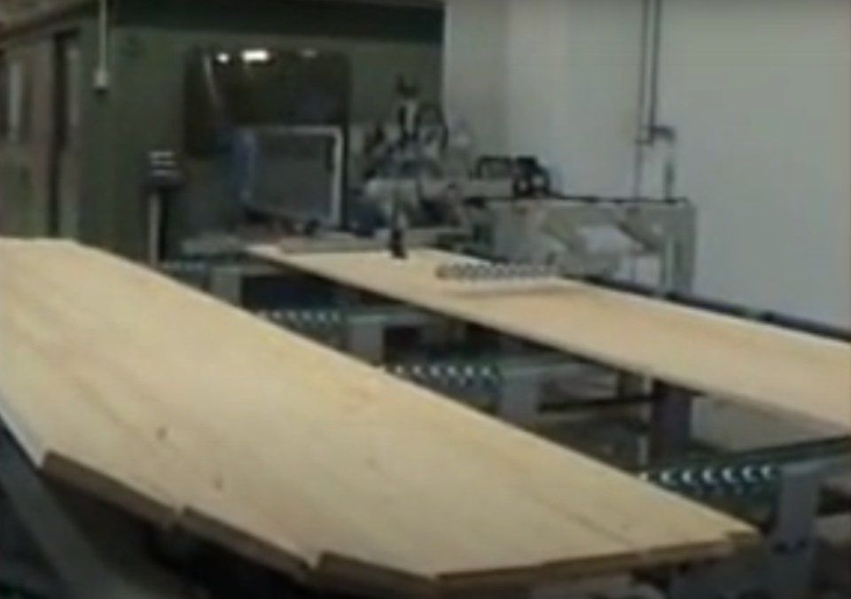 Carico-scarico scorniciatrice