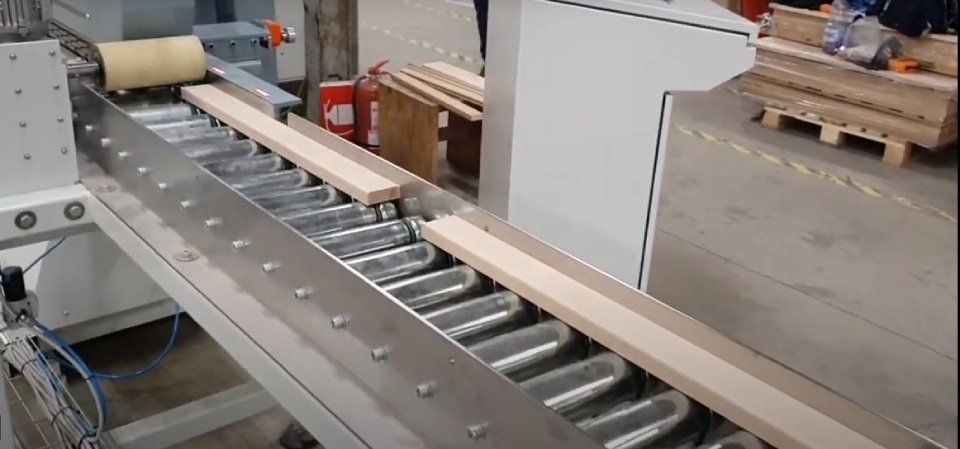 Linea di levigatura per profili