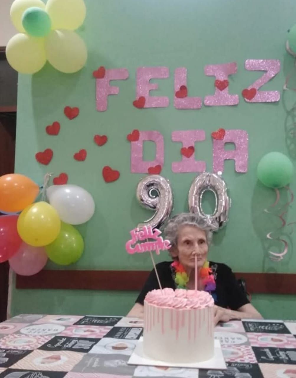 celebran cumpleaños adulto mayor