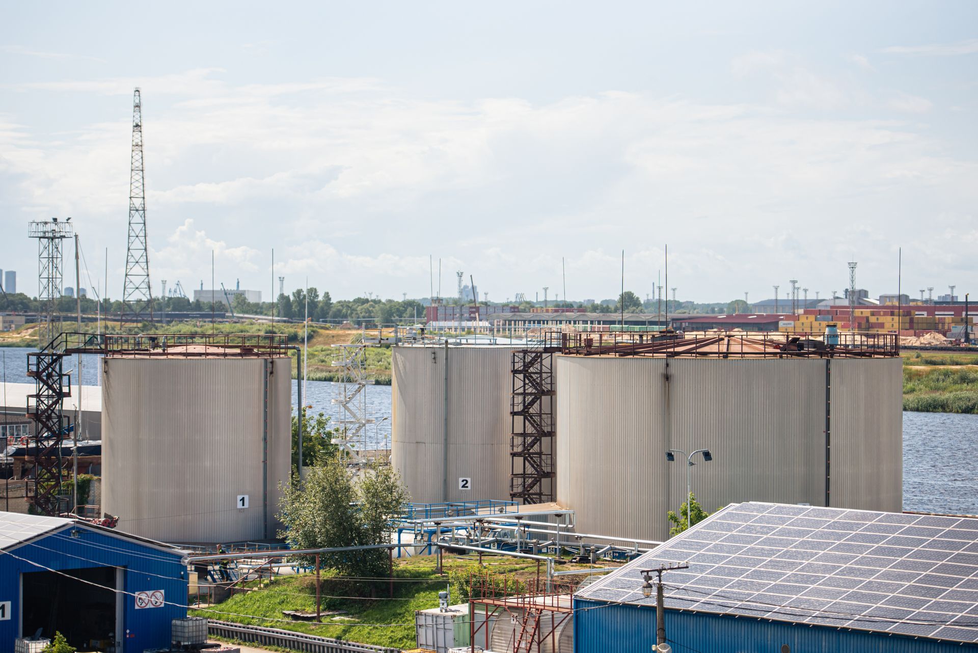 Sabiedrības integrācijas fonda (SIF) iniciatīvā “Dažādībā ir spēks” bīstamo atkritumu apsaimniekošanas uzņēmums SIA “Oil Recovery” ieguvis dažādībai atvērta darba devēja sudraba kategorijas atzinību un saņēmis arī “Ģimenei draudzīga darba vieta” statusu