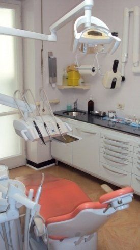 poltrona dello studio di odontoiatri