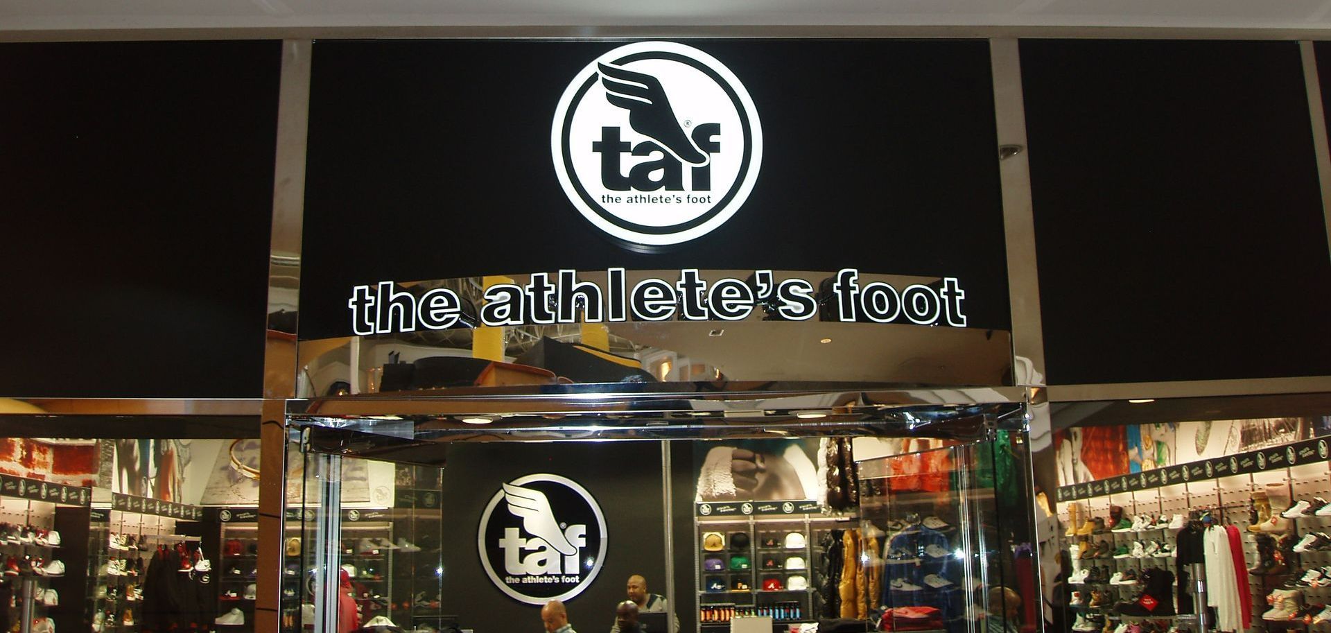 Retail and mall signage - Atlanta, GA - Advantage Graphics and Signs