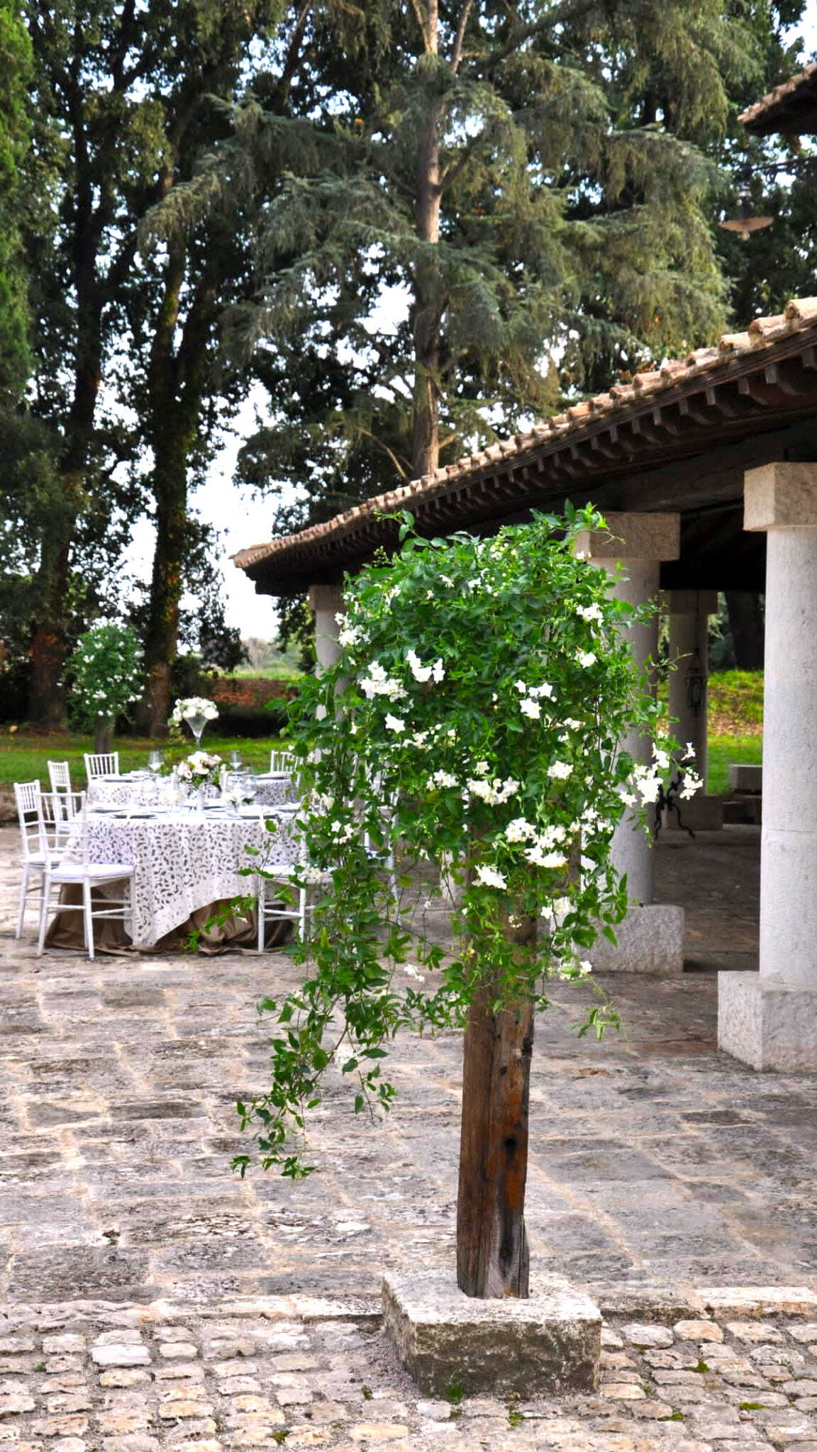 Struttura con travi per eventi