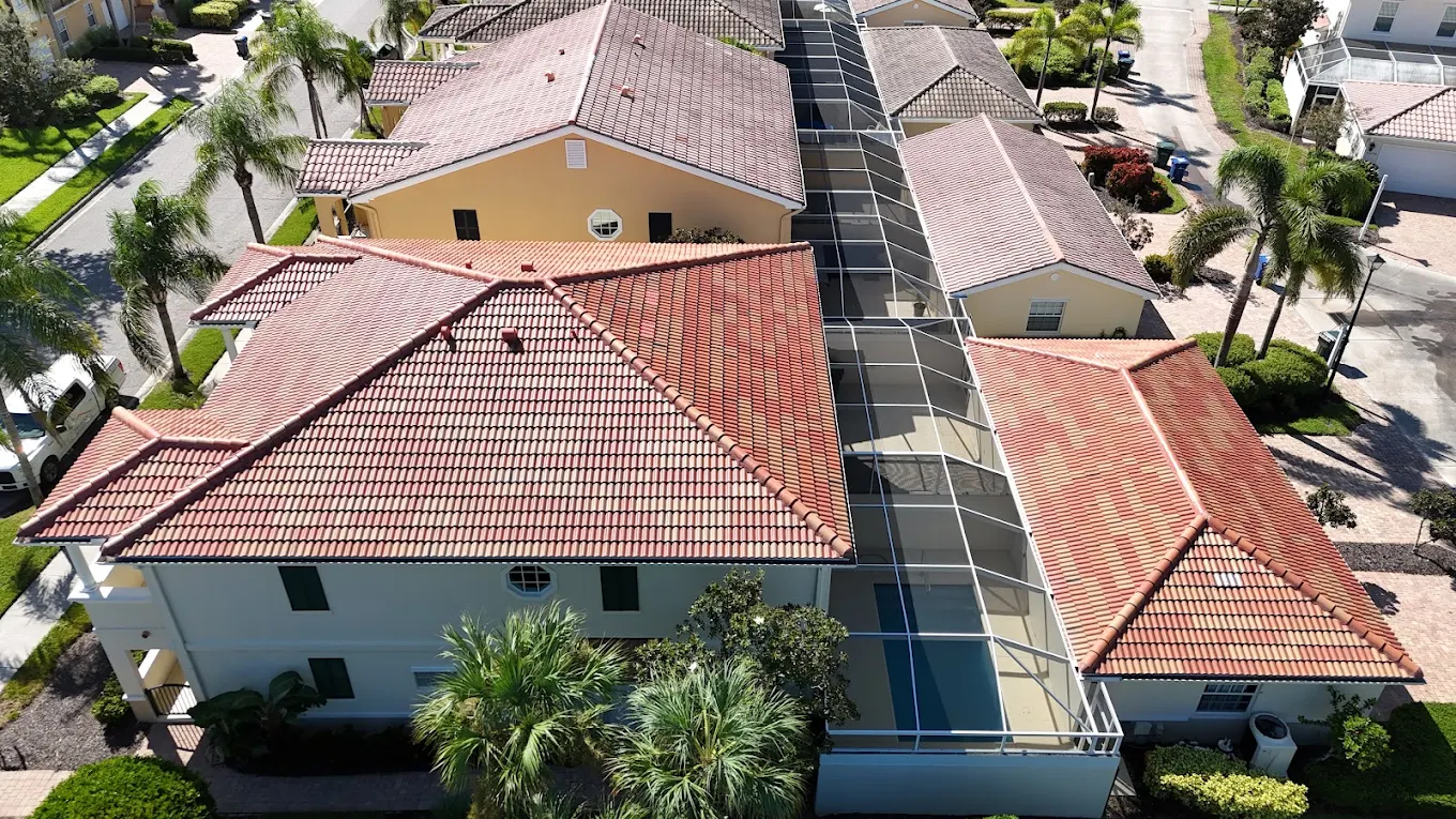 Roofing services team working in Venice Florida