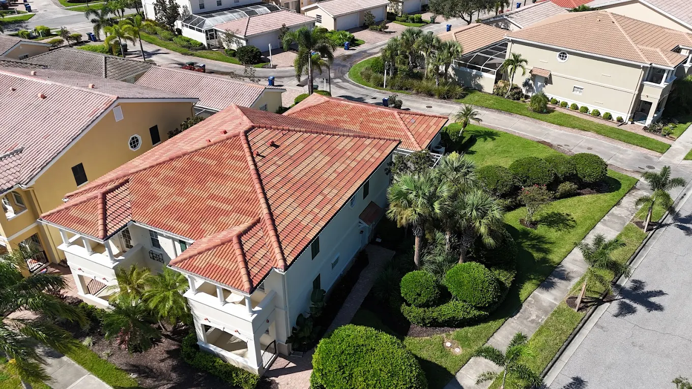 Roofing contractors offering local service in Lakewood Ranch