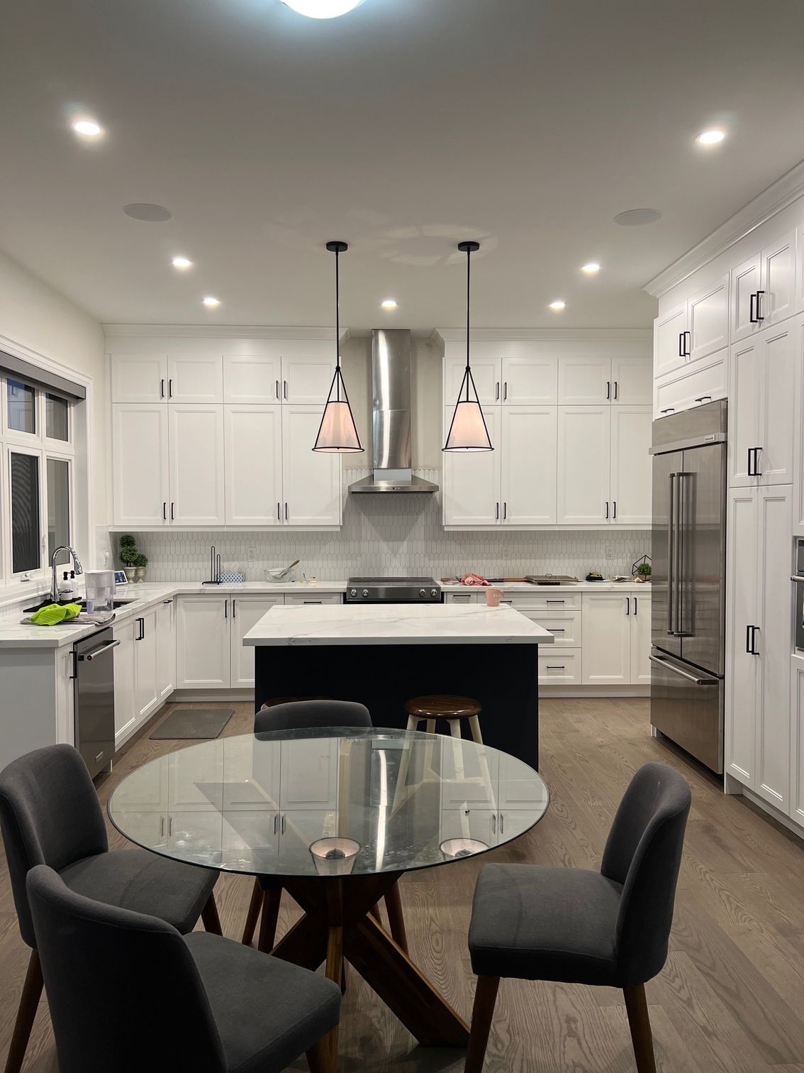 Pot light install to kitchen.