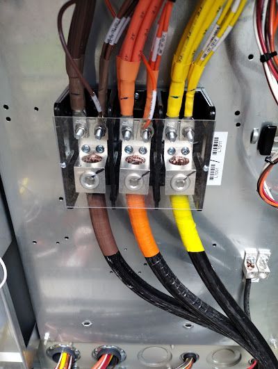 A bunch of wires are connected to a terminal block