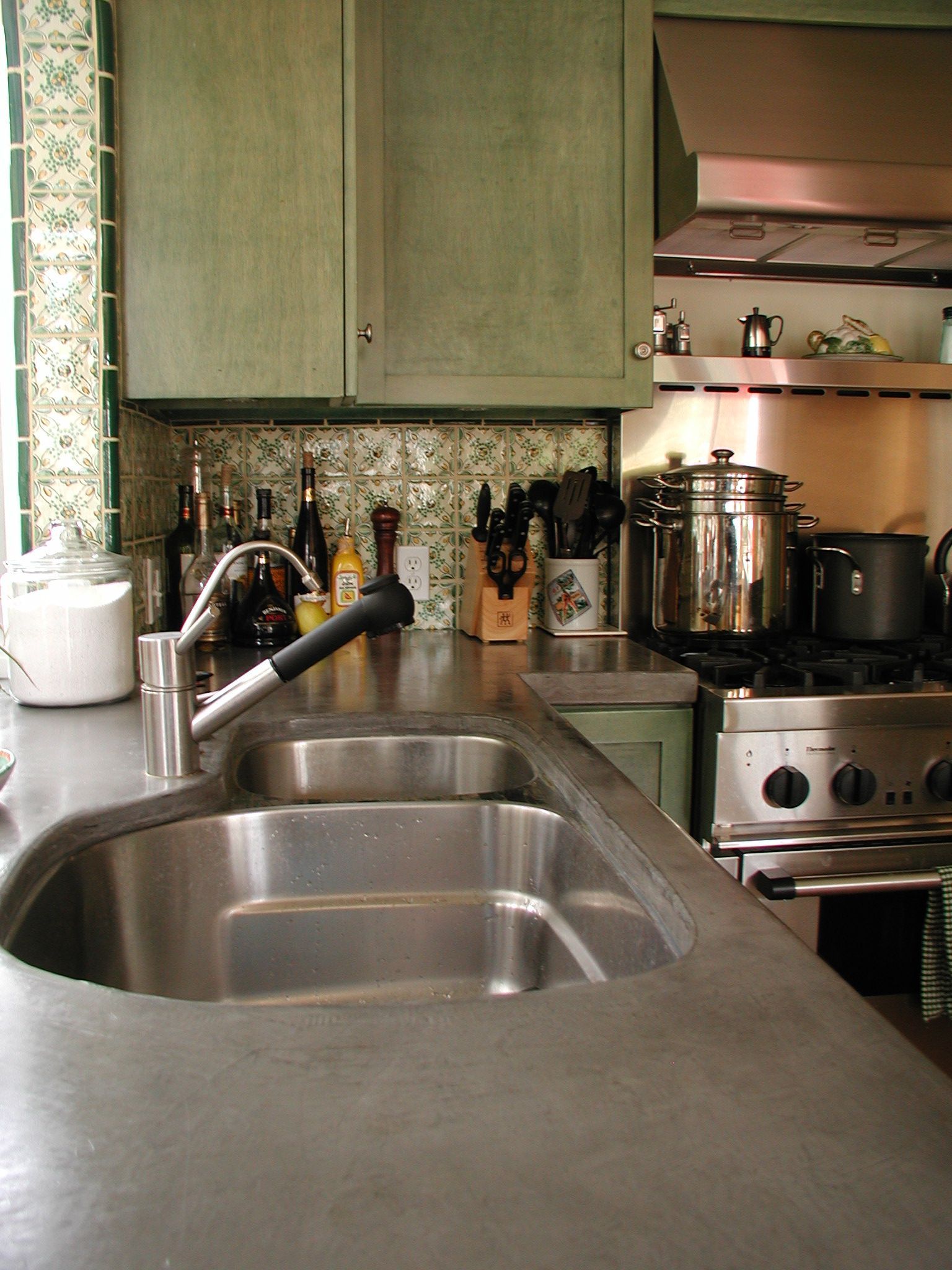 Waypoint Concrete crafted a polished concrete kitchen counter with integrated sink in Caldwell, Idaho.