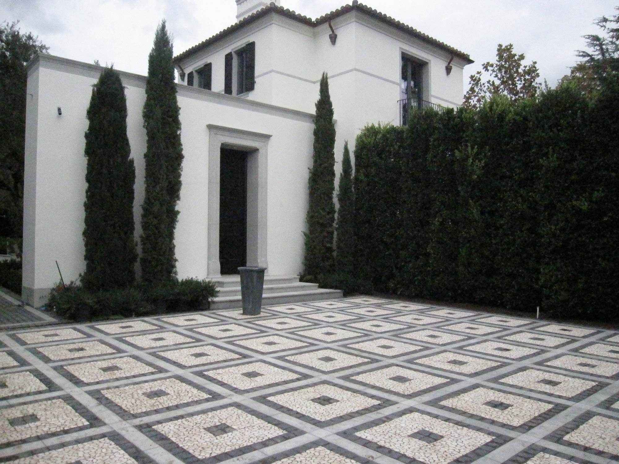 Waypoint Concrete installed patterned stone pavers with clean borders for a front courtyard in Eagle, Idaho.