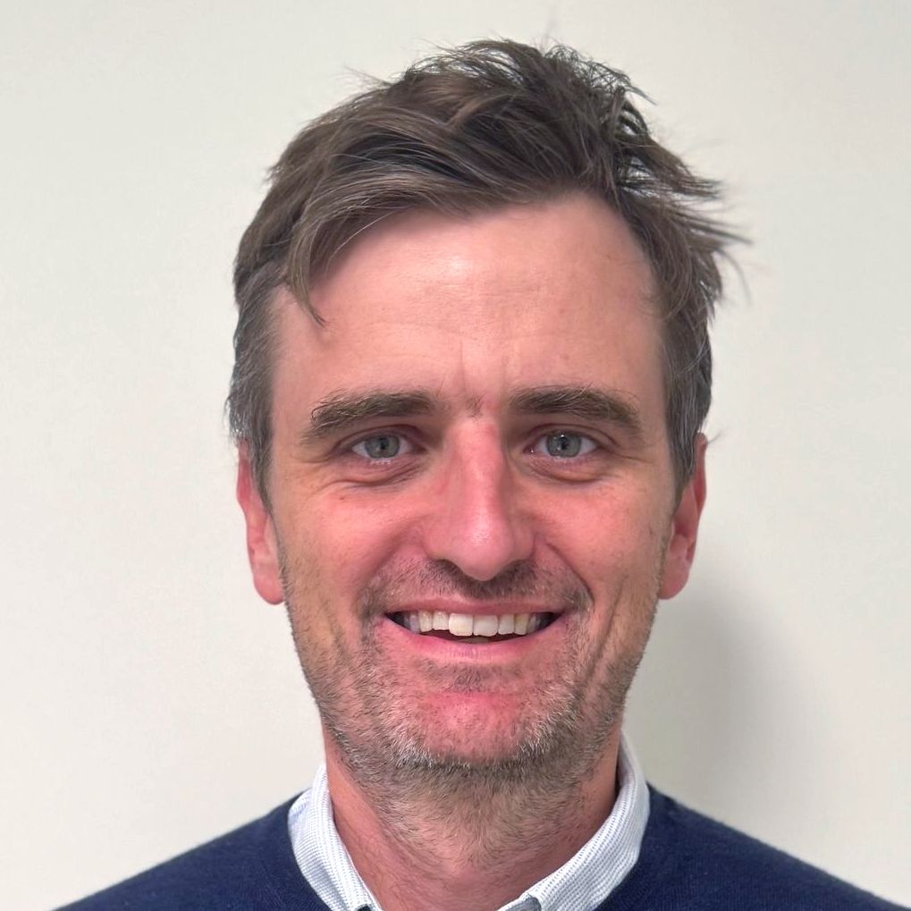 A black and white ultrasound of a person 's heart.