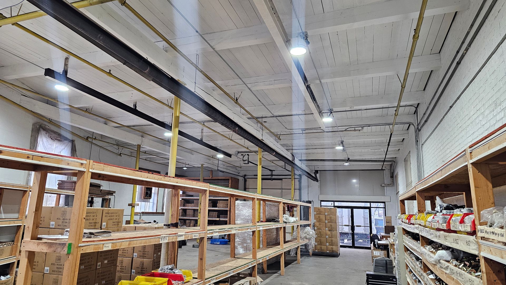 A large warehouse filled with lots of shelves and boxes.