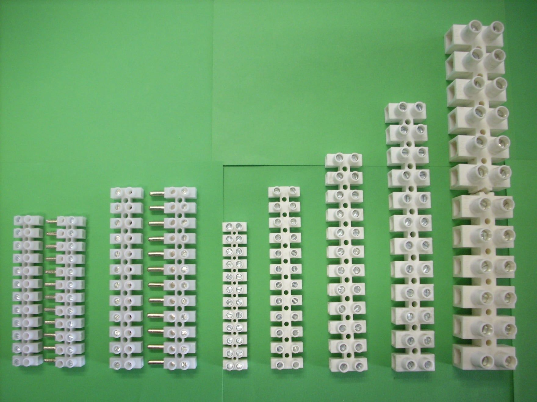 Materiale elettrico per lampadine