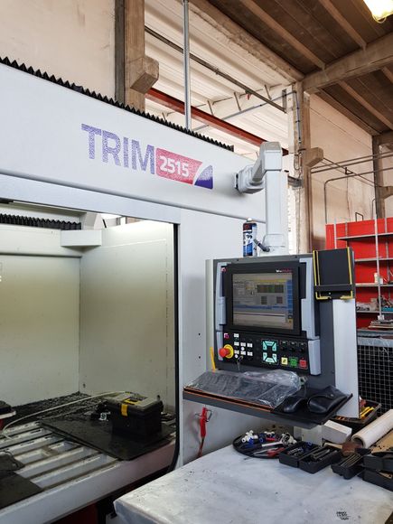 Trim 2515 CNC machine