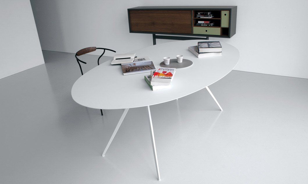 tavolo bianco da ufficio