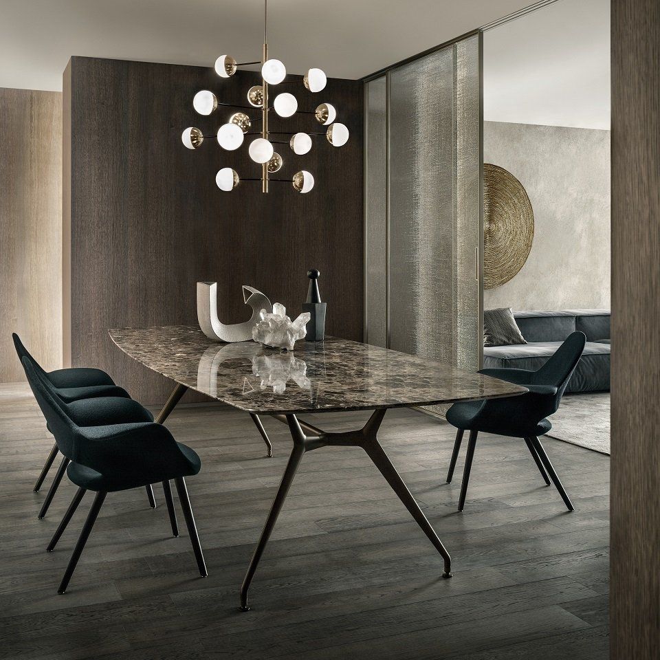 tavolo da pranzo elegante con sedie verde scuro