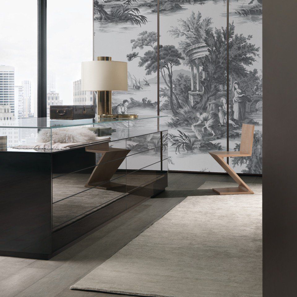 tavolo da salotto con piano in vetro e cassetti