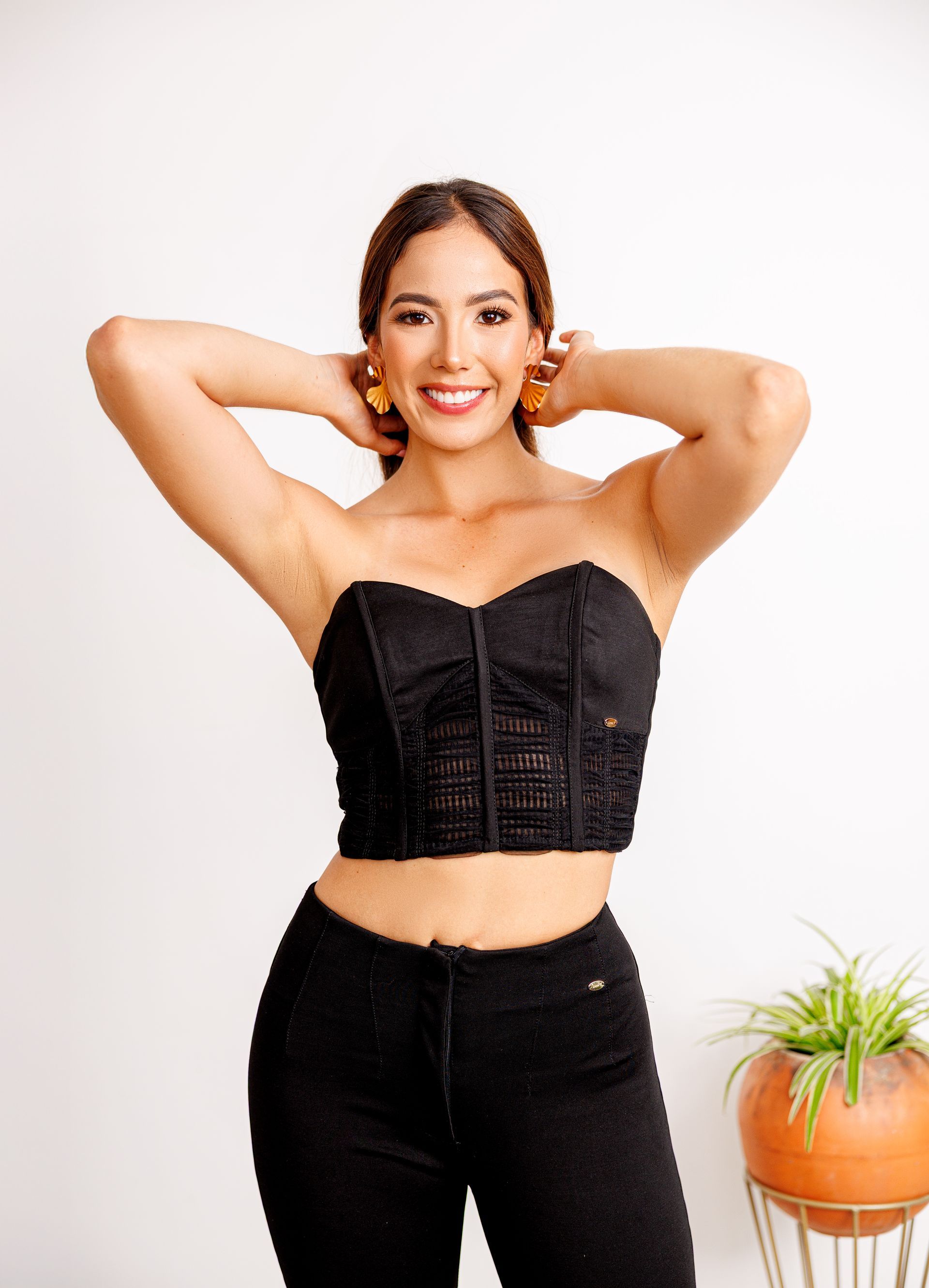CROP TOP BLACKOUT