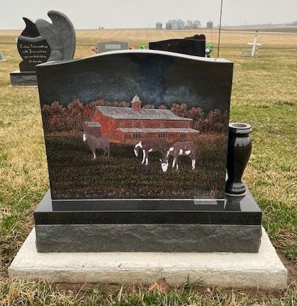 Gravestone Horses And Stable — Ottumwa, IA — Fuller Monument