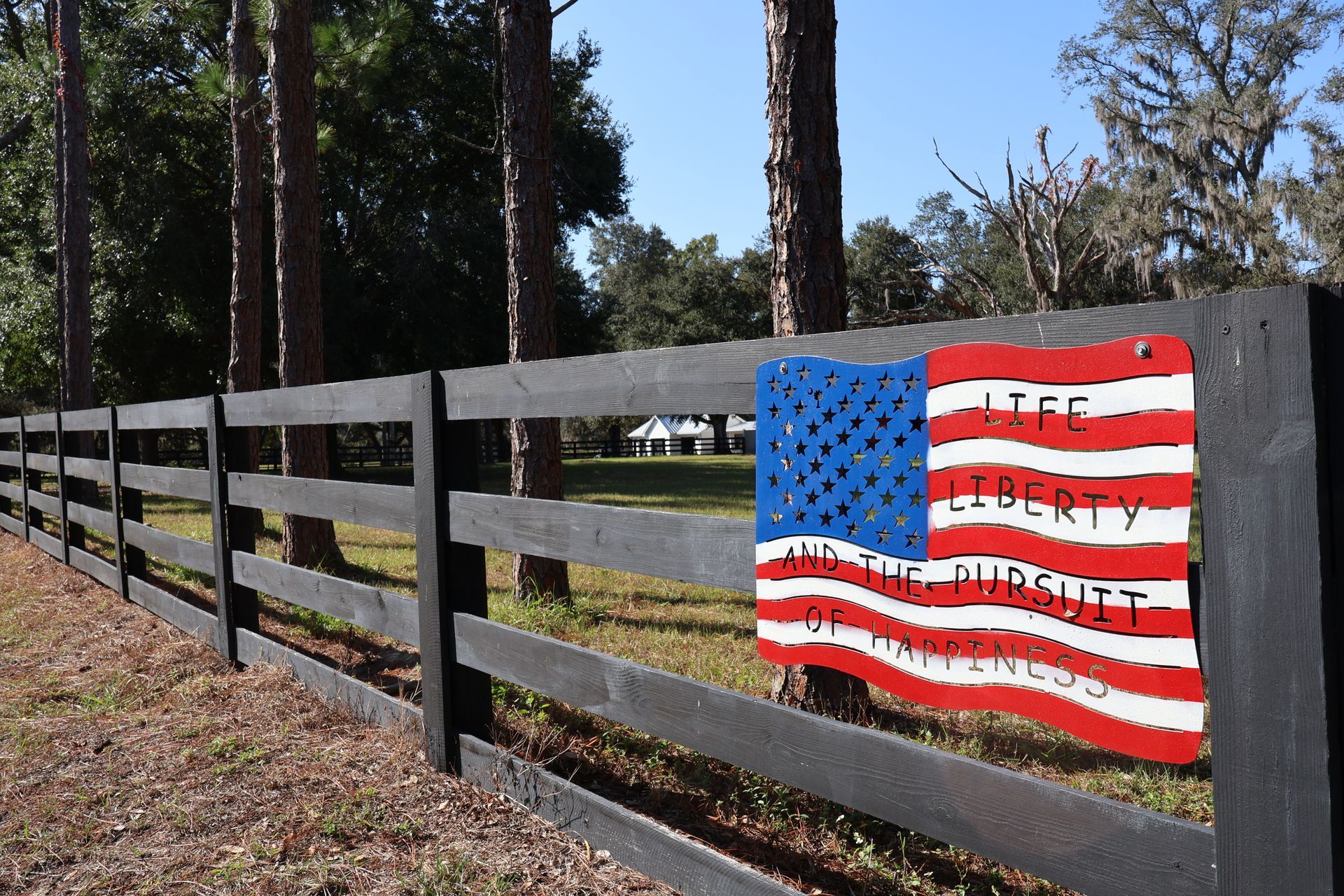 Residential wood fence and gate installation in Tampa, FL