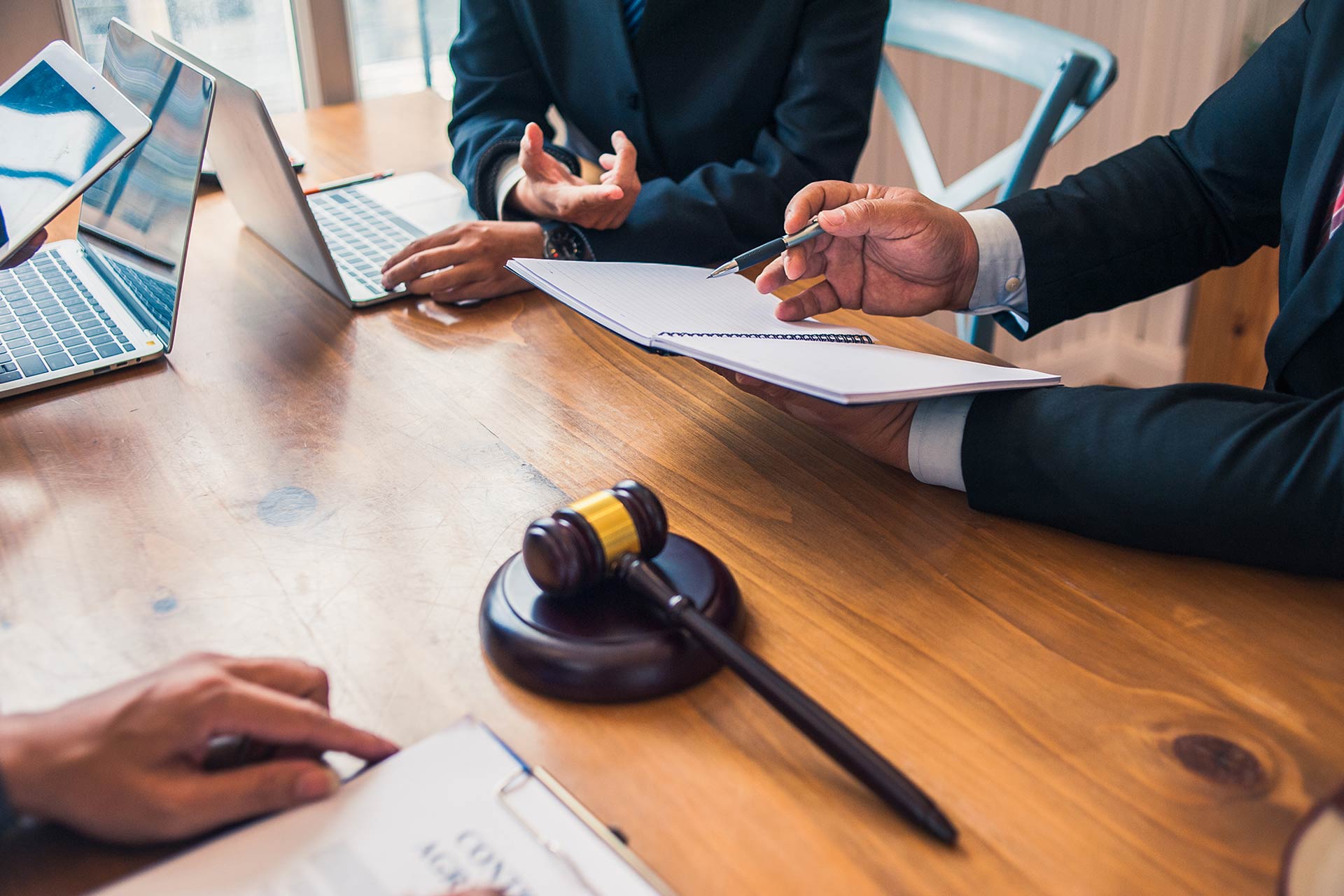 lawyers discussing about a case