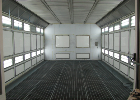 interno cabina di verniciatura