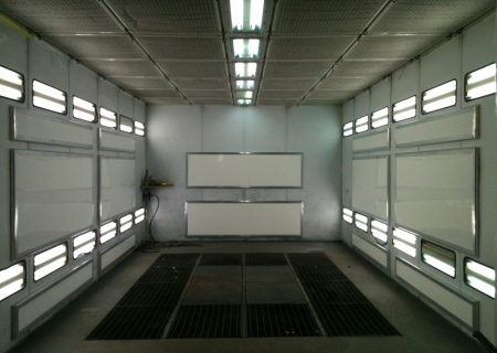 interno cabina di verniciatura