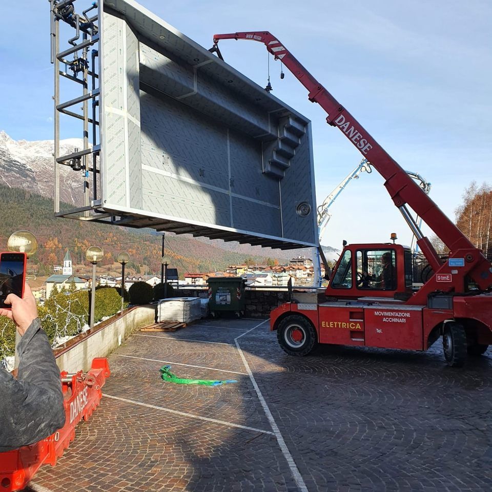 Autogrù in sollevamento