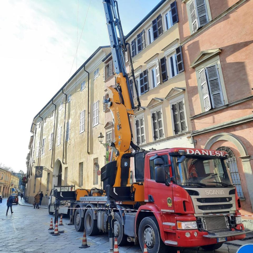 Intervento di camion gru
