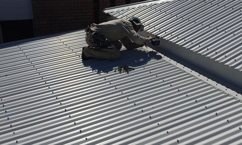 Experienced Flashpro roofer securing flashing