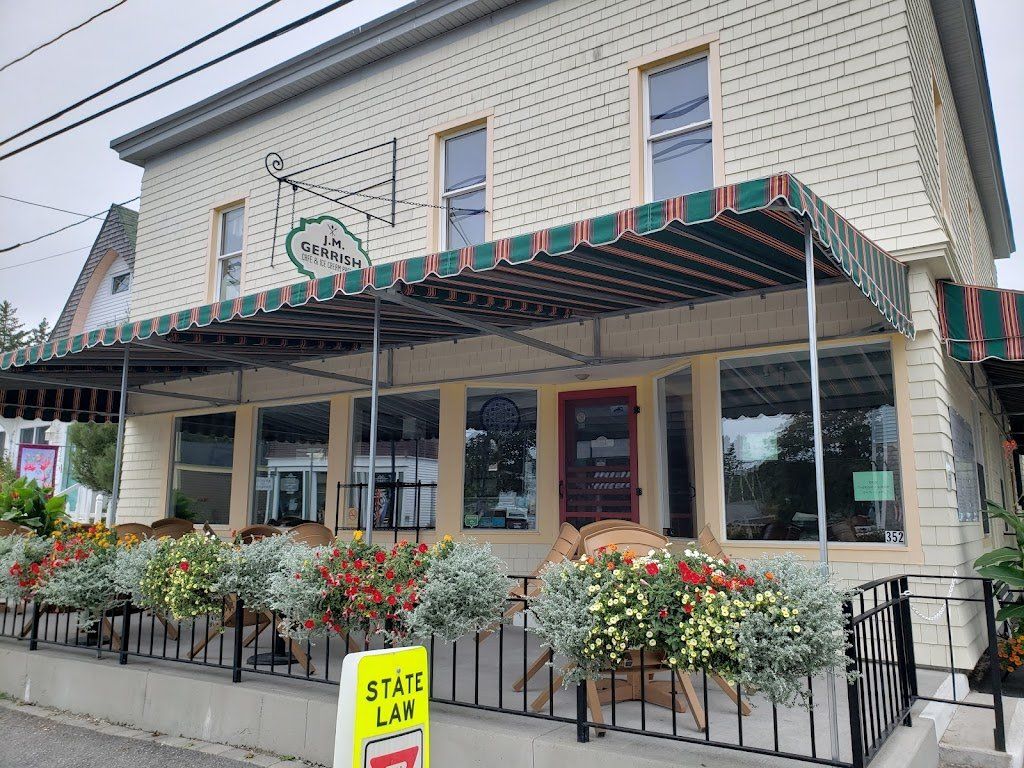 A building with a canopy and a sign that says state law
