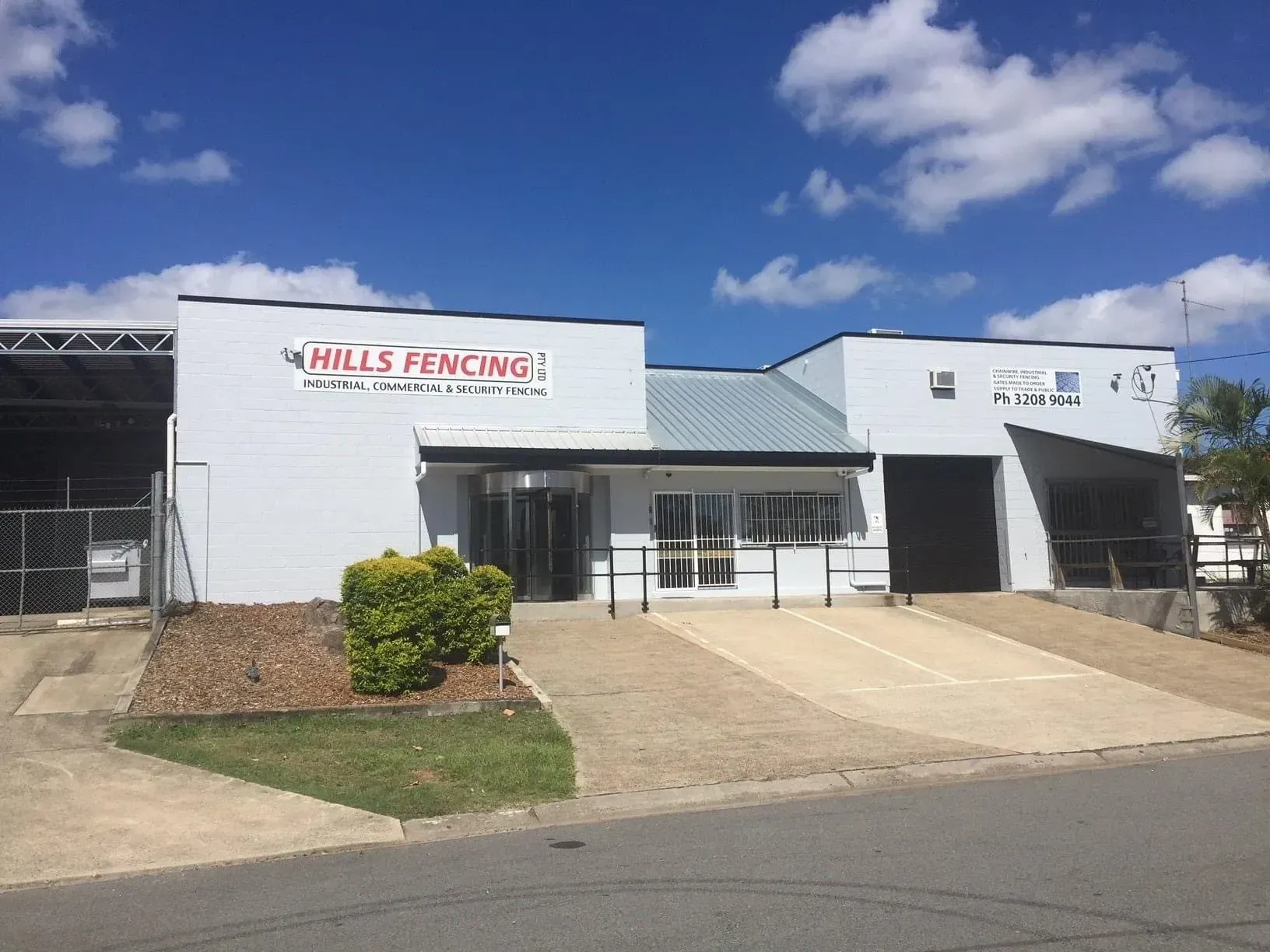 Street view of Hills Fencing commercial fence manufacturing facility in South Brisbane, QLD