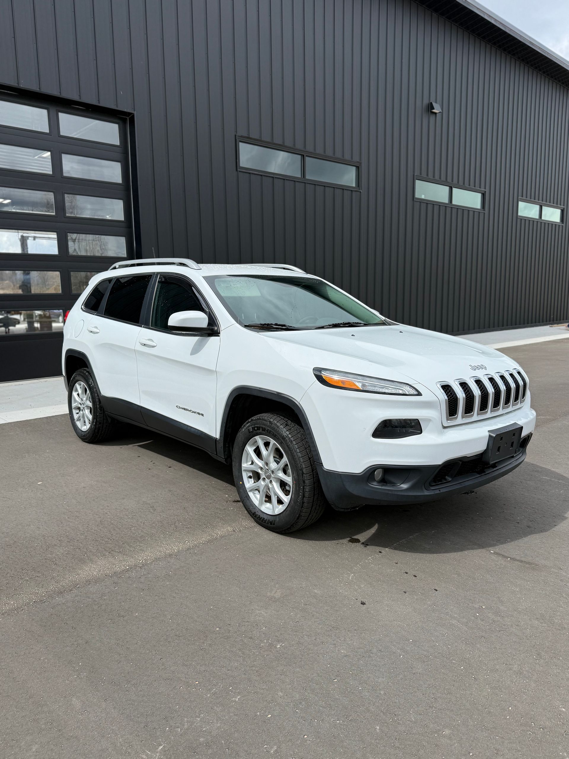 2017 Jeep Cherokee Latitude Sport Utility 4D