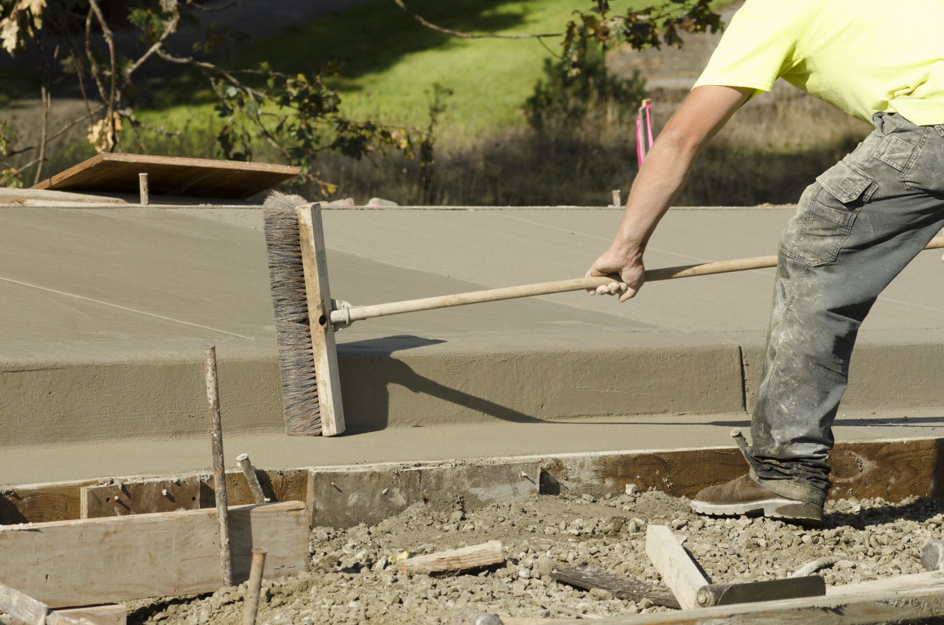 Smoothing concrete with a broom