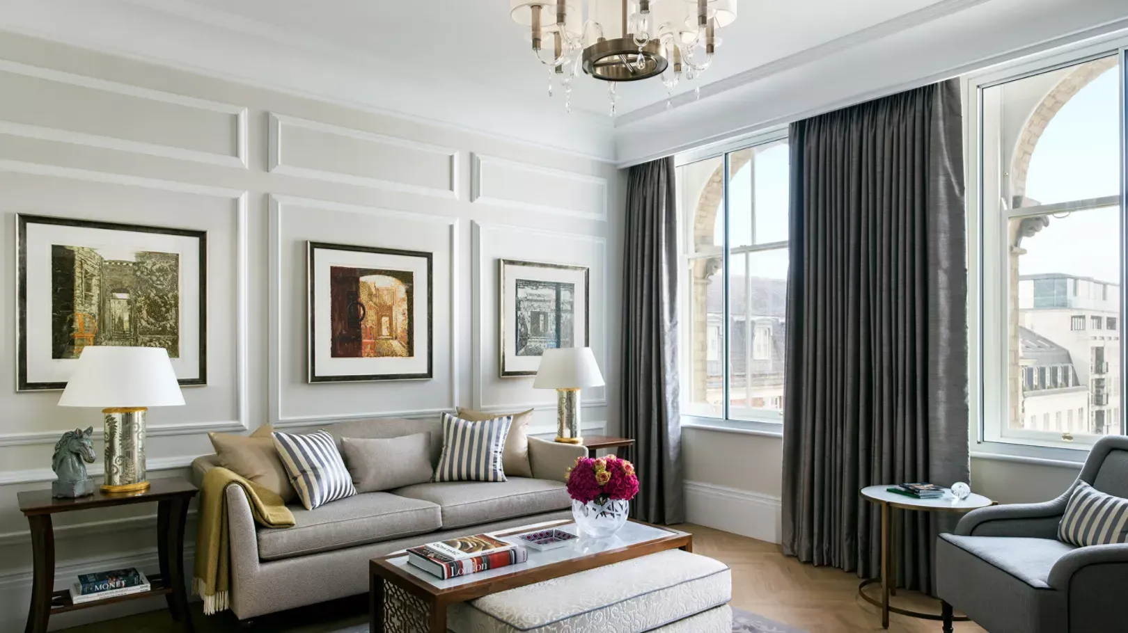 The_Langham_Hotel_ suite