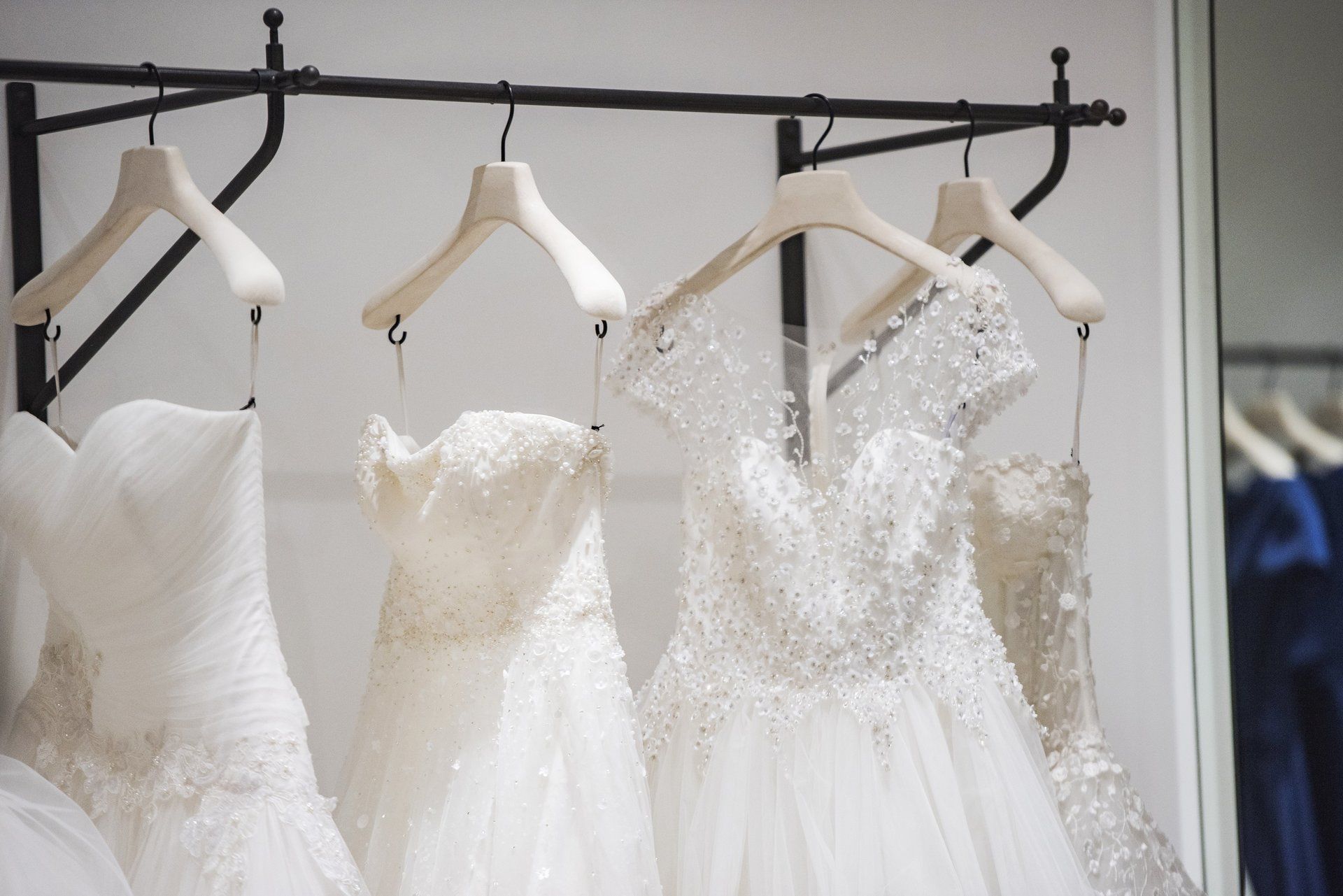 Brautkleider in creme und weiß