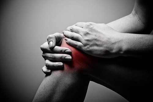 Black and white image of a person suffering patella pain and inflammation