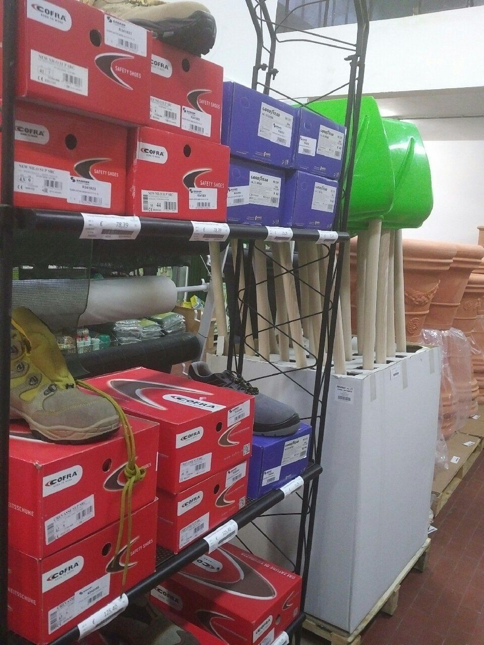 scarpe antinfortunistiche, guanti antitaglio, visiera, casco, cuffia antirumore