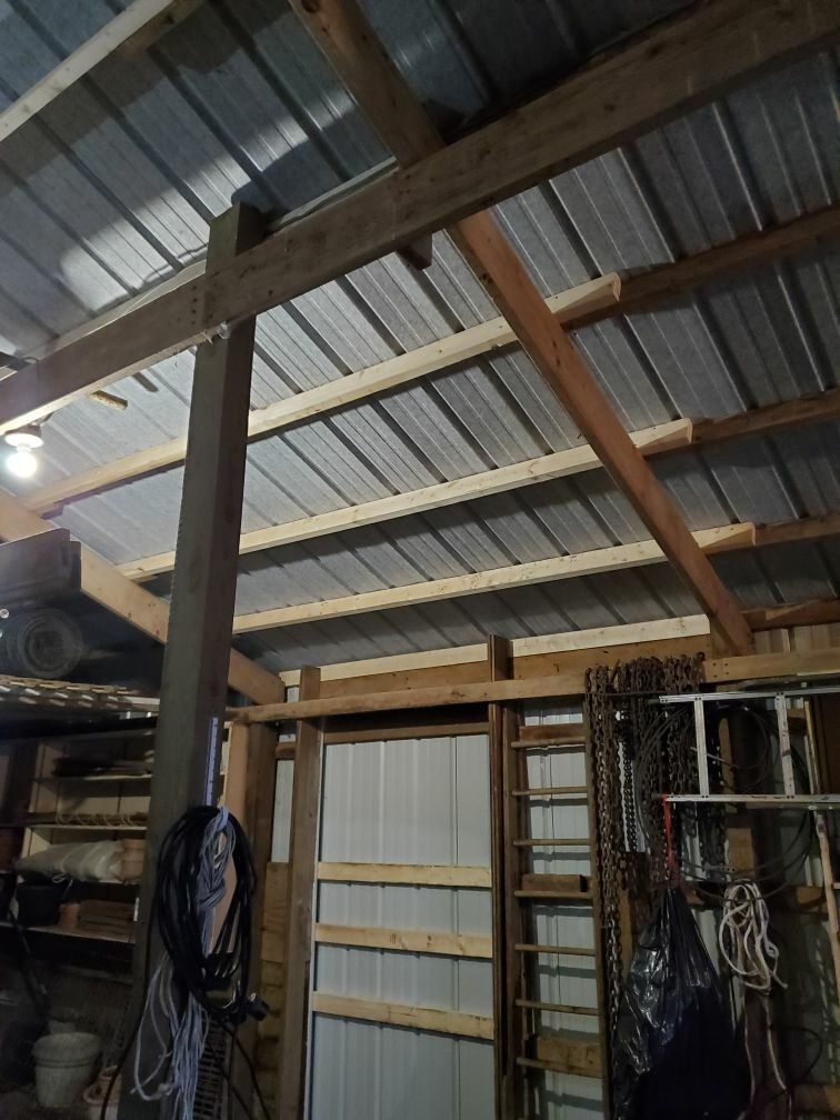 A horse head is hanging from the ceiling of a barn