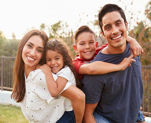 A family taking a group shot in Land O' Lakes FL