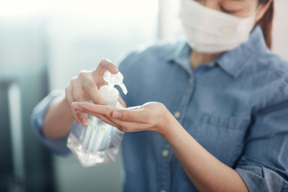 Igienizzante per le mani contro il contagio COVID-19