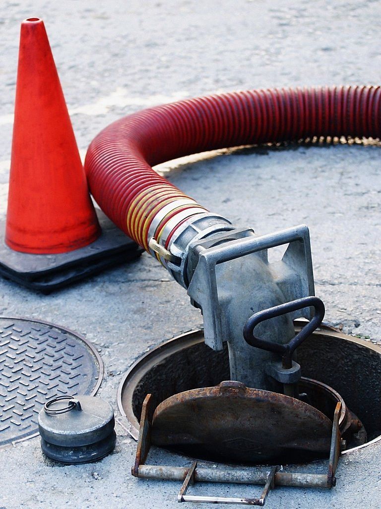 First Call Septic Tank Service ha estado en el negocio de Alcantarillado y drenaje sépticos durante más de veinte años.