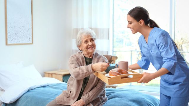 5 Compelling Reasons to Choose Live-In Caregiver Services for Your Loved One