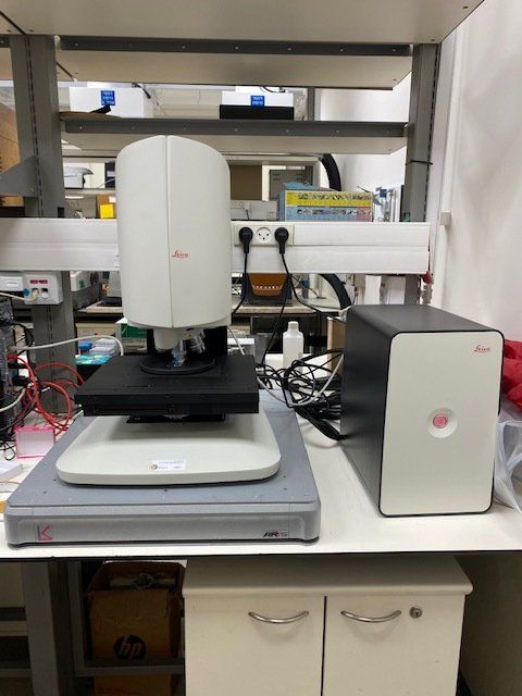 Leica microscope system on a vibration isolation platform with a connected control unit in a laboratory