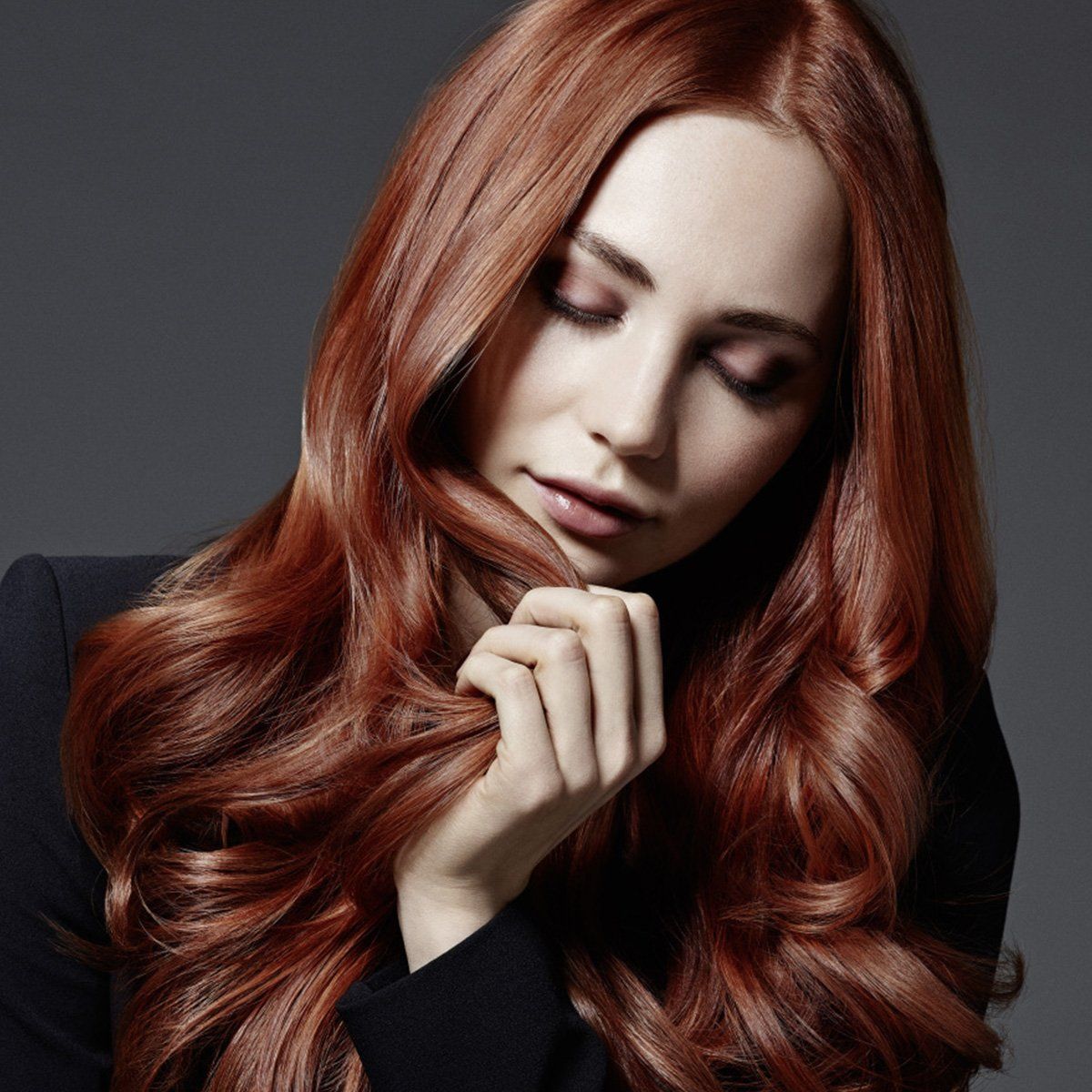 Tinta arcobaleno su capelli lunghi